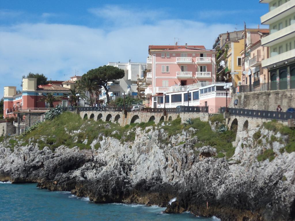 Albergo Tirreno マリーナ・ディ・カメロータ エクステリア 写真