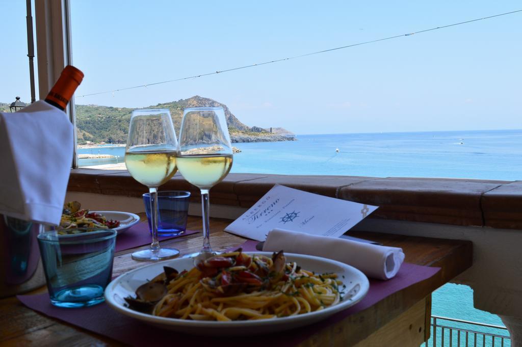 Albergo Tirreno マリーナ・ディ・カメロータ エクステリア 写真